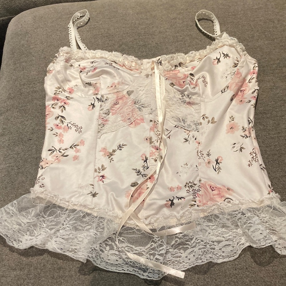 Pretty lace and floral top